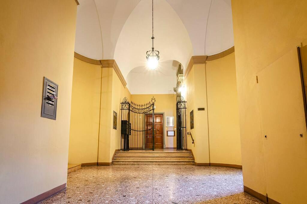 Casa Aldrovandi: Elegante E In Centro Storico Bolonha Exterior foto