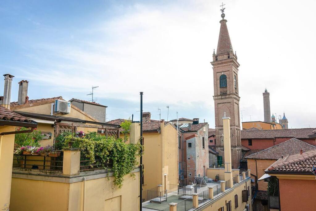 Casa Aldrovandi: Elegante E In Centro Storico Bolonha Exterior foto